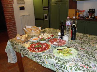 I Villa La Montagna kan gæsterne enten selv tilberede maden i det rustikke køkken eller gå i Modanellas gourmetrestaurant og nyde udsøgte italienske retter